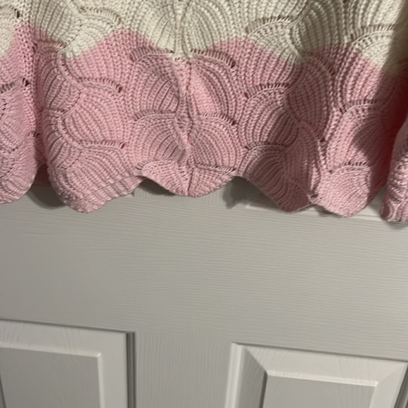 Excellent Condition Smoke Free Home beautiful pink cream and red sweater - Picture 3 of 4